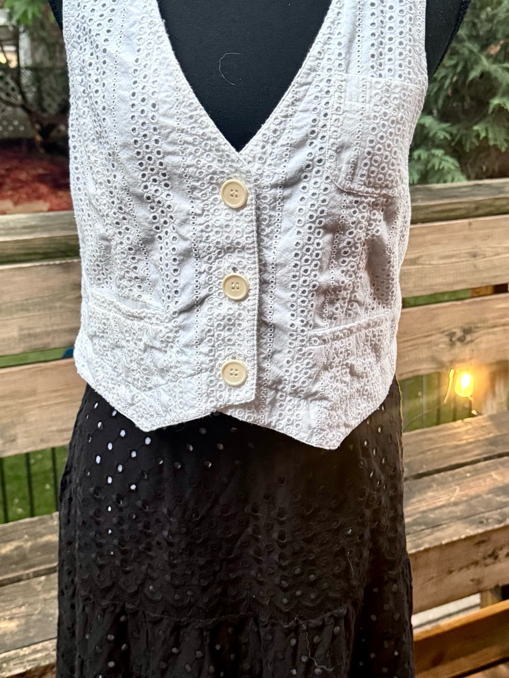 THEORY White Eyelet Vest
Size 12
$55 - Picture 9 of 16